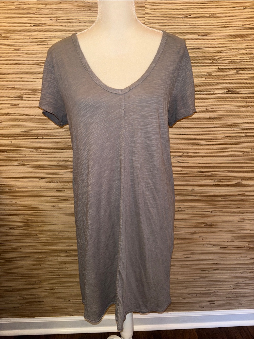bobi large Women's Gray Short Sleeve raw edge v-neck 💯 % cotton  Dress